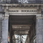 Entrée du Passage des Panoramas à Paris, passage couvert historique du 2e arrondissement.