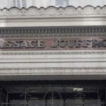 Entrée du Passage Jouffroy rue de la Grange-Batelière à Paris, passage couvert historique du 9e arrondissement.