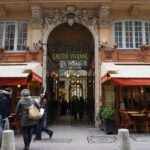 Entrée de la Galerie Vivienne à Paris, célèbre passage couvert du 2e arrondissement.